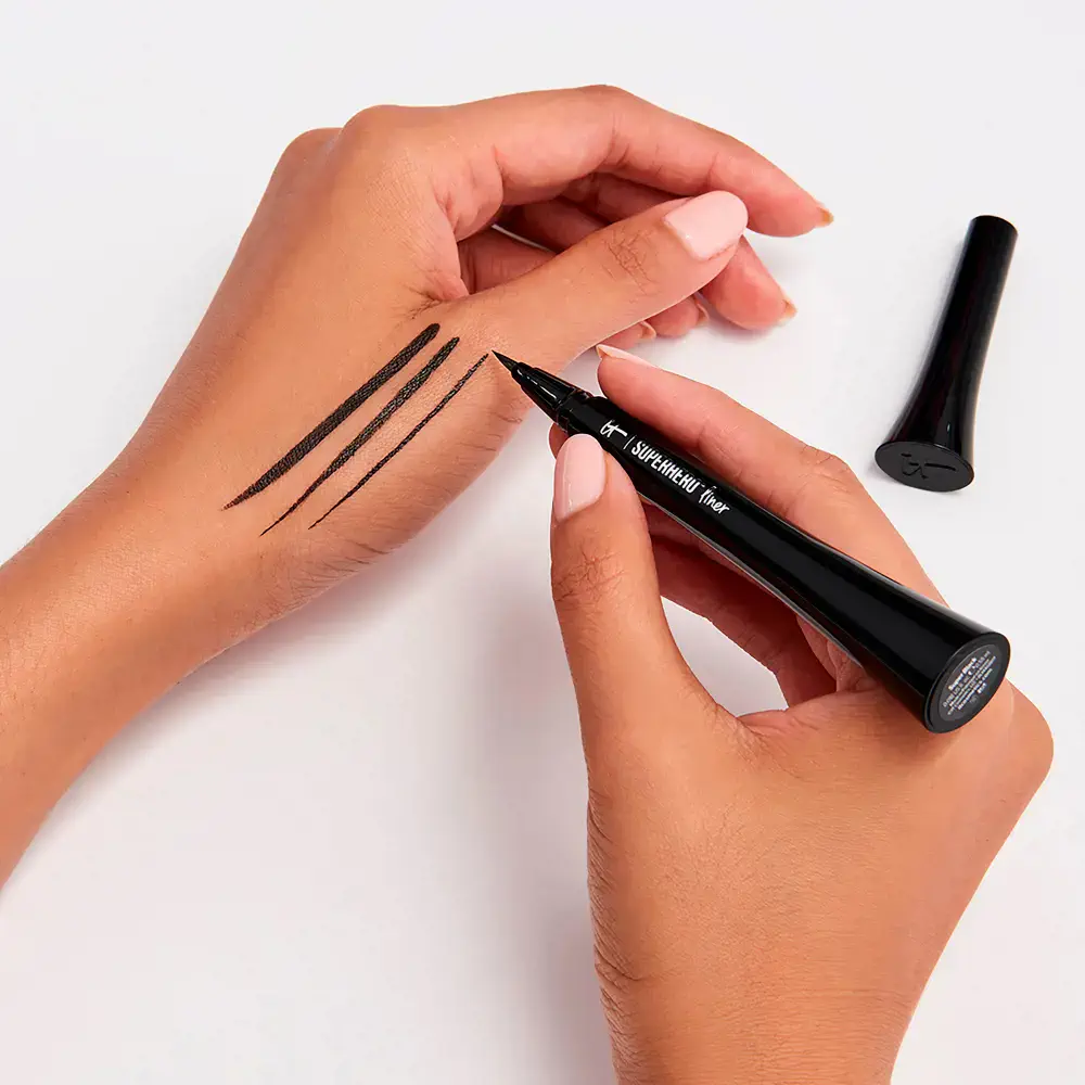 Superhero - Superhero Liner Eyeliner Pen #Black by It Cosmetics