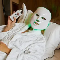 Equipos De Alta Tecnología - 7 Color Phototherapy Led Facial Mask Nit by Paloma Beauties